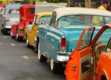 define a classic car